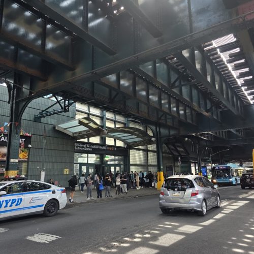 Roosevelt Av - Jackson Heights Station